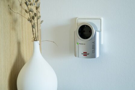 Beveiligingsadapter tegen overspanning 13.500A