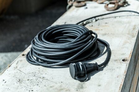 Verlengsnoer voor bouwplaatsen IP44 25m H07RN-F 3G1,5 zwart