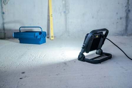 Mobiele LED-bouwlamp JARO 14060 M, 11500lm, 100W, 5m H07RN-F 3G1,0, IP65