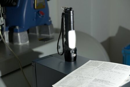 LED-zaklamp&nbsp;THL 300, IP54, 360+240lm