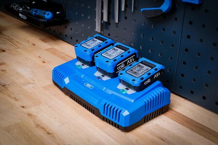 Multilader 3 x 2,5 A 18 V