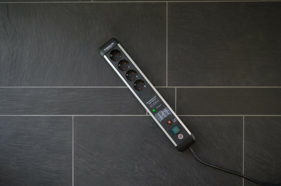 60.000a stekkerdoos met overspanningsbeveiliging 4-voudig 3m h05vv-f 3g1,5