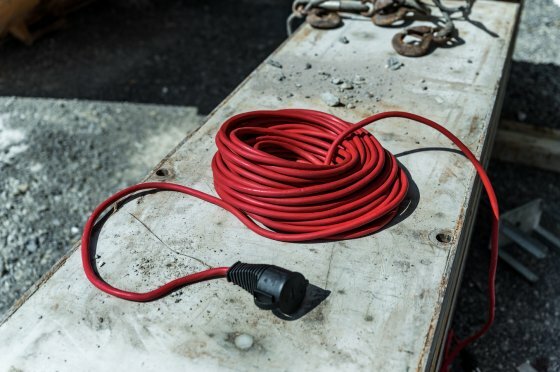 Verlengsnoer voor bouwplaatsen IP44 25m H07RN-F 3G1,5 rood