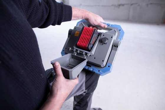 Professional Mobiele LED Hybride Spotlight BS 8050 MH, osch Professional 18V System, 7900lm, IP55
