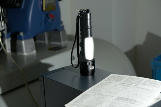 LED-zaklamp THL 300, IP54, 360+240lm