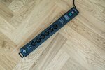 60.000a overspanningsbeveiligings contactdoosstrip met usb-laadfunctie 6-voudig zwart 3m h05vv-f 3g1.5