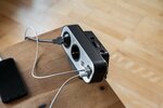 Duplex stekkerdoos met overspanningsbeveiliging, 1x usb c, 1x usb a, 9x contactdozen, zilver zwart